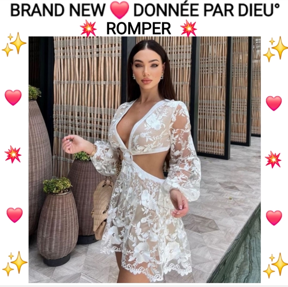 Elegant White Lace Romper with Plunging V-Neck and Fitted Waist